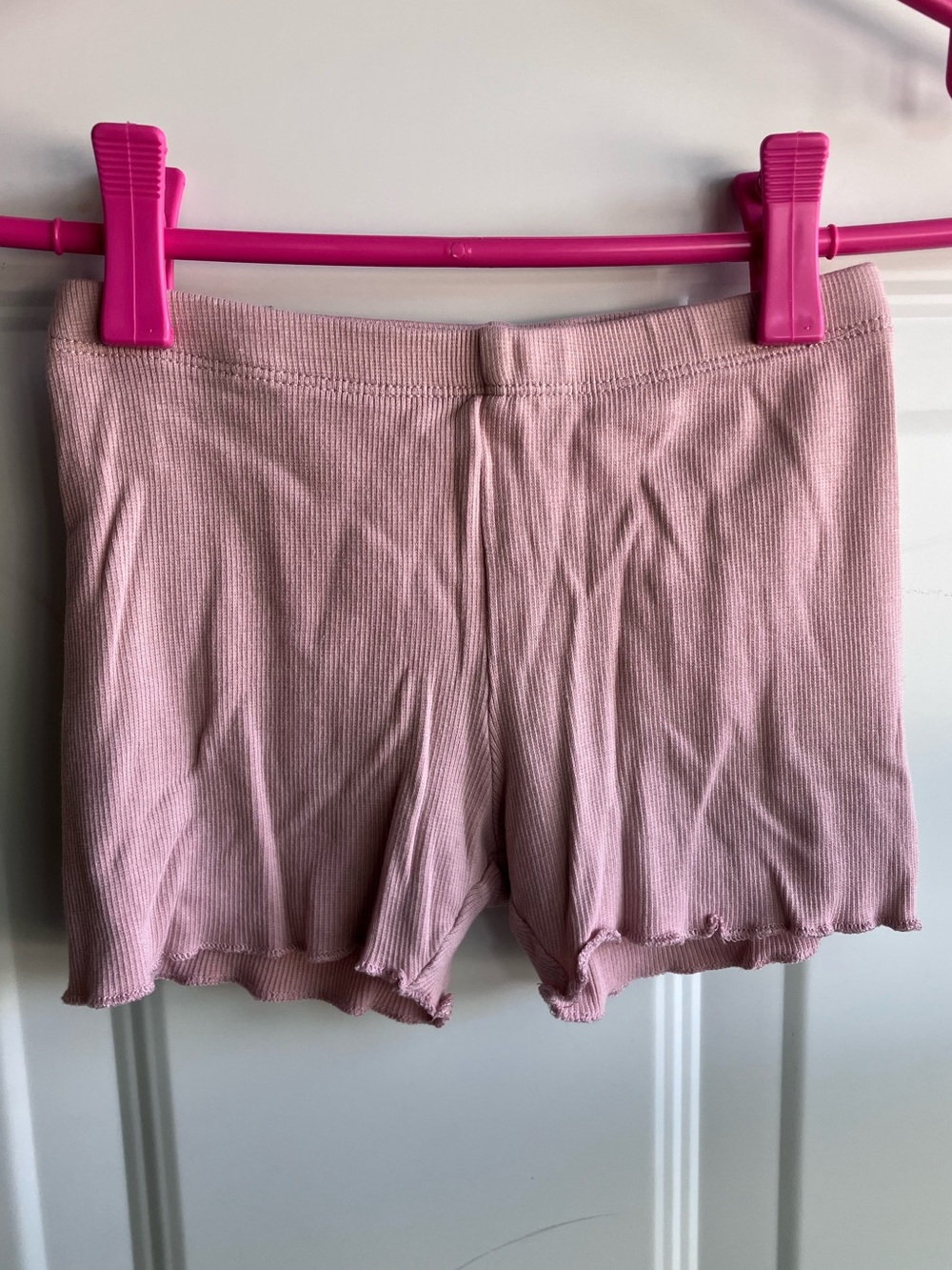 Wheat organic cotton ribbed lettuce hem shorts pink 5Y 5T
